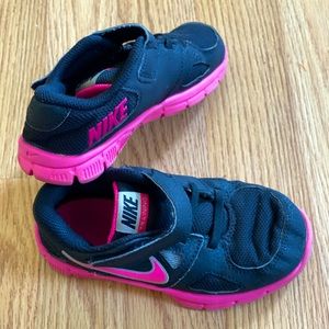 Girl’s Nike Shoes Size 9